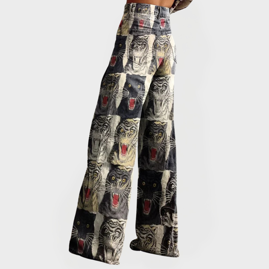 Trendy wide-leg jeans with a comfortable fit